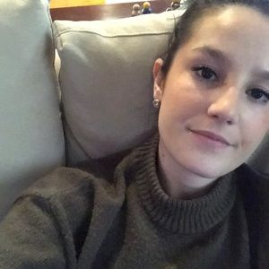 Meet your Posher, Leigh